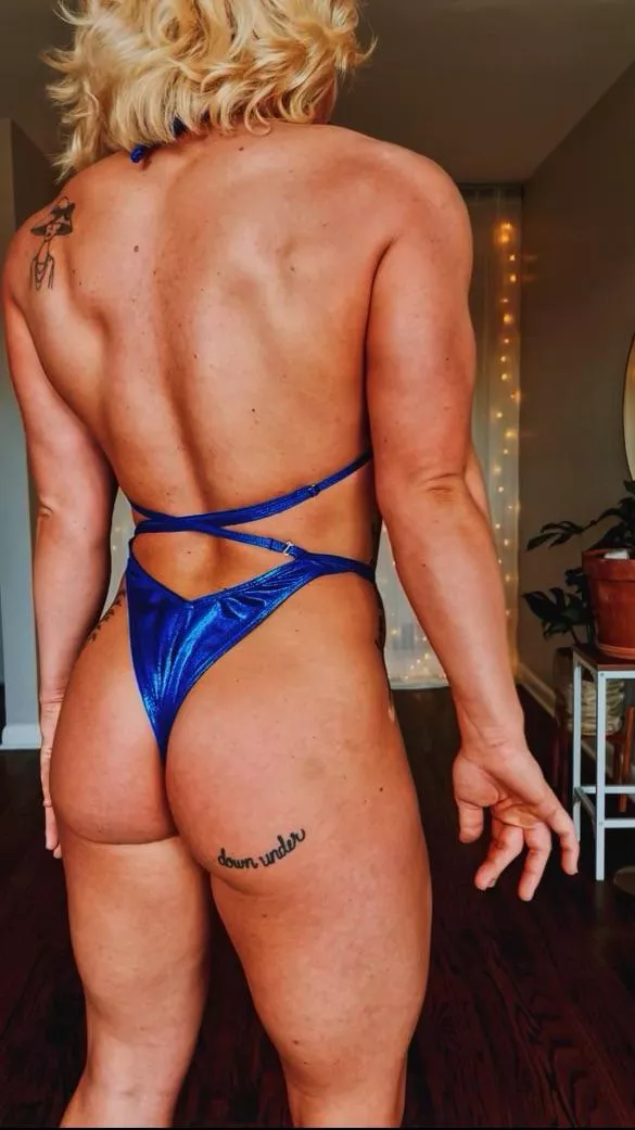 Your eyes should be on my back, but it’s okay to look down under 😈