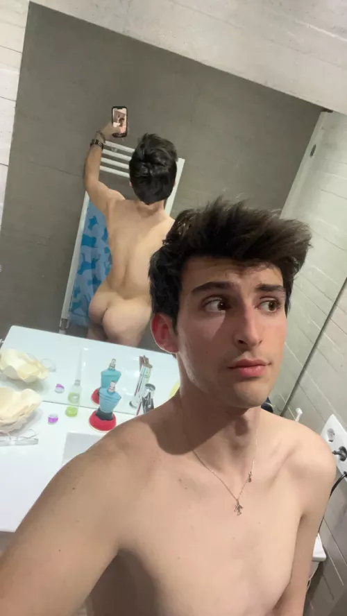 19 Spain handsome fit guy looking for same big d+ abs+ Hmu with pic @chsa03 on add