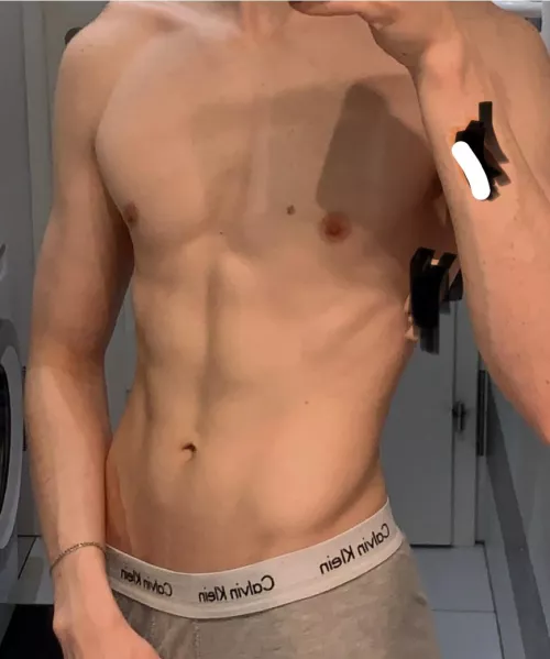 (20) handsome 8inch bubble butt smooth twink into fit. HMU at dominicx2001