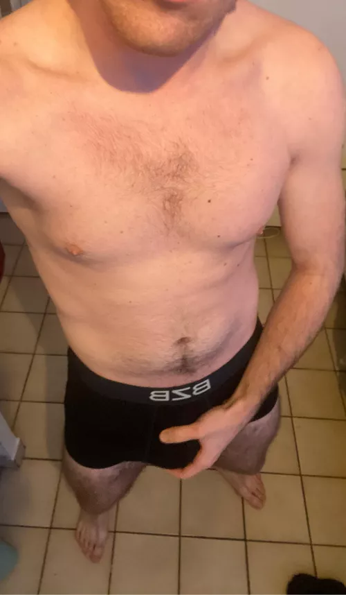 21 for muscular guys, i’m a 21 french fit boy with poppers add me @vicfitness44 (dom, muscular, verbal +++)