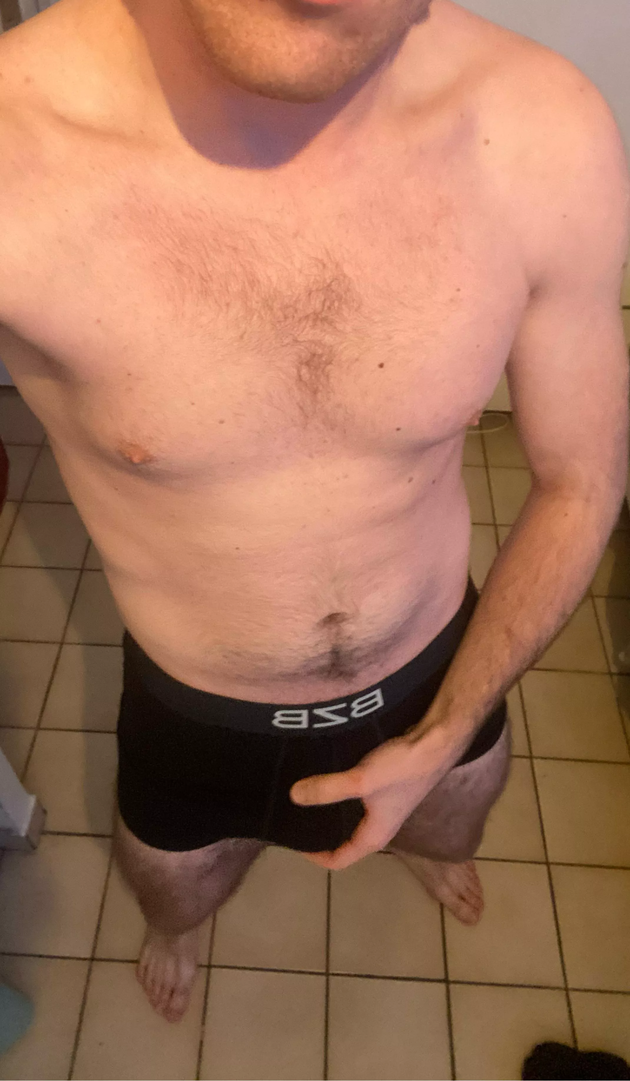 21 for muscular guys, i’m a 21 french fit boy with poppers add me @vicfitness44 (dom, muscular, verbal +++)