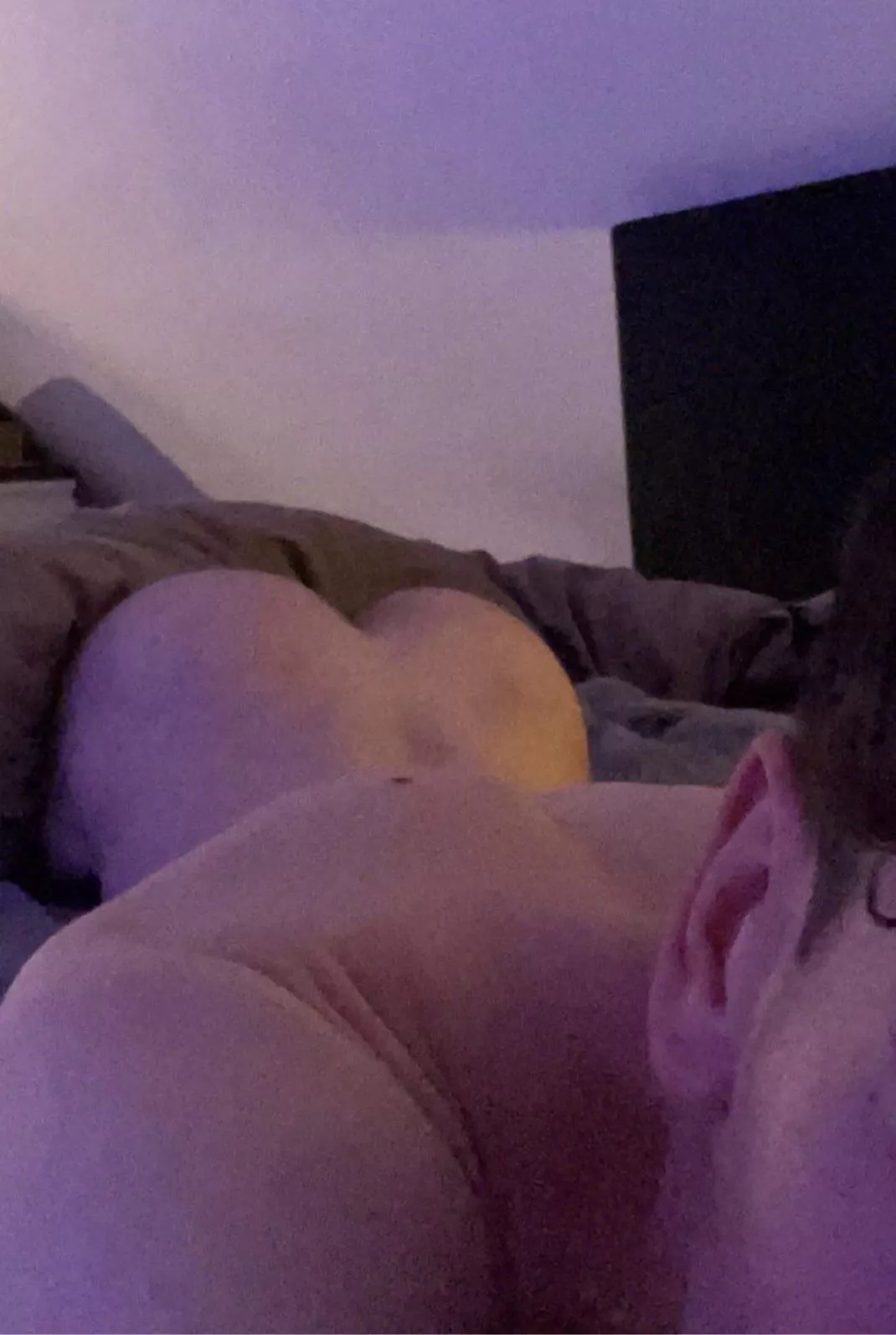 21. roses are red, lemons are sour, open your legs and i’ll blow you an hour 😛