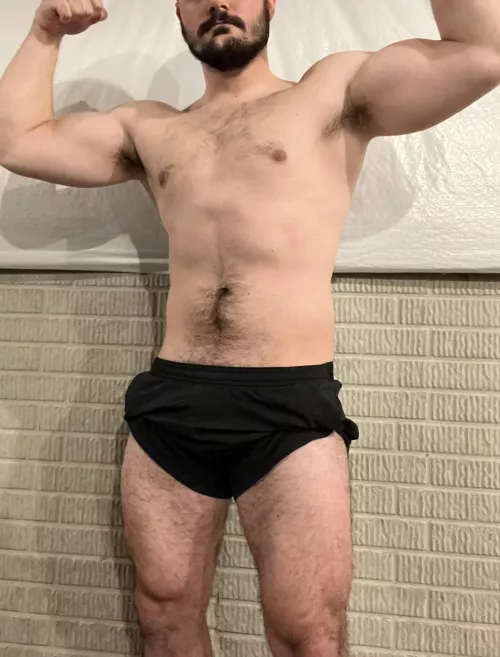 23 m, any ladies want to give me opinions about my physique?