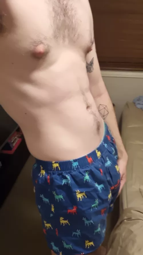 24 aus fit looking for muscular guys to have fun. I'm a sub. hmu ari.ri0