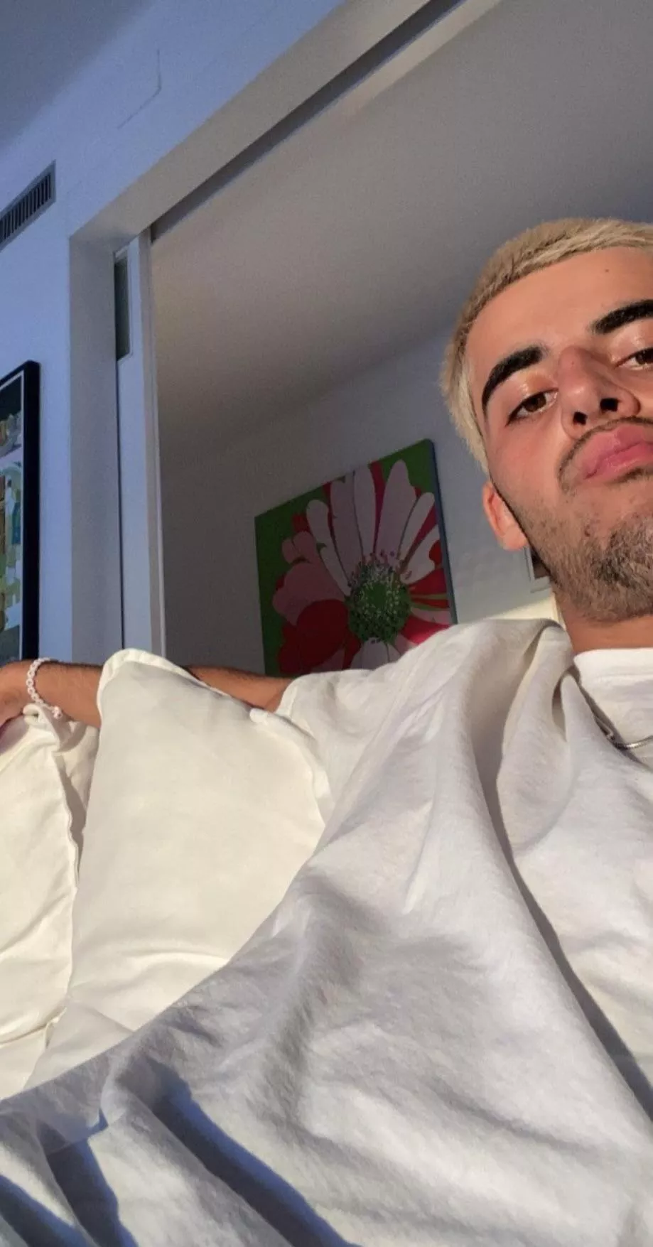 24M Latino- looking for friends to play with on PlayStation. I’m from FL. Looking for people who actively talk. Most games played are smite, fortnite, and dbd. Prefer people who have a mic and can take a joke