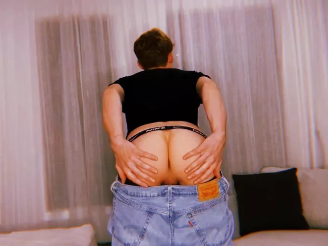 [25] I’ll always make sure you have easy access 🍑