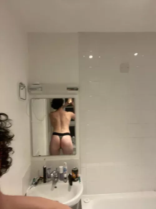 26 - anyone wanna dominate me on live? @candys_slut