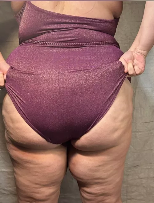 A little bikini booty to warm you up for the summer 😉