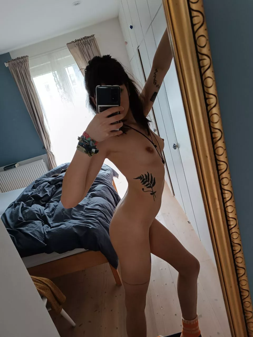 A nude teen in the mirror and a bed in the background. Just got to add 1 and 1 together 😜