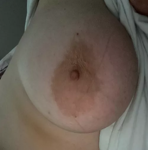 Anyone wants to play with my submissive and bisexual body? 🔥💛