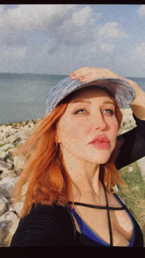 Beach 🏝️ babe 🥰