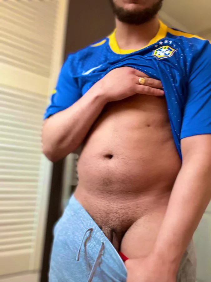 Bi male 25 - looking to explore with boys, inexperienced kink