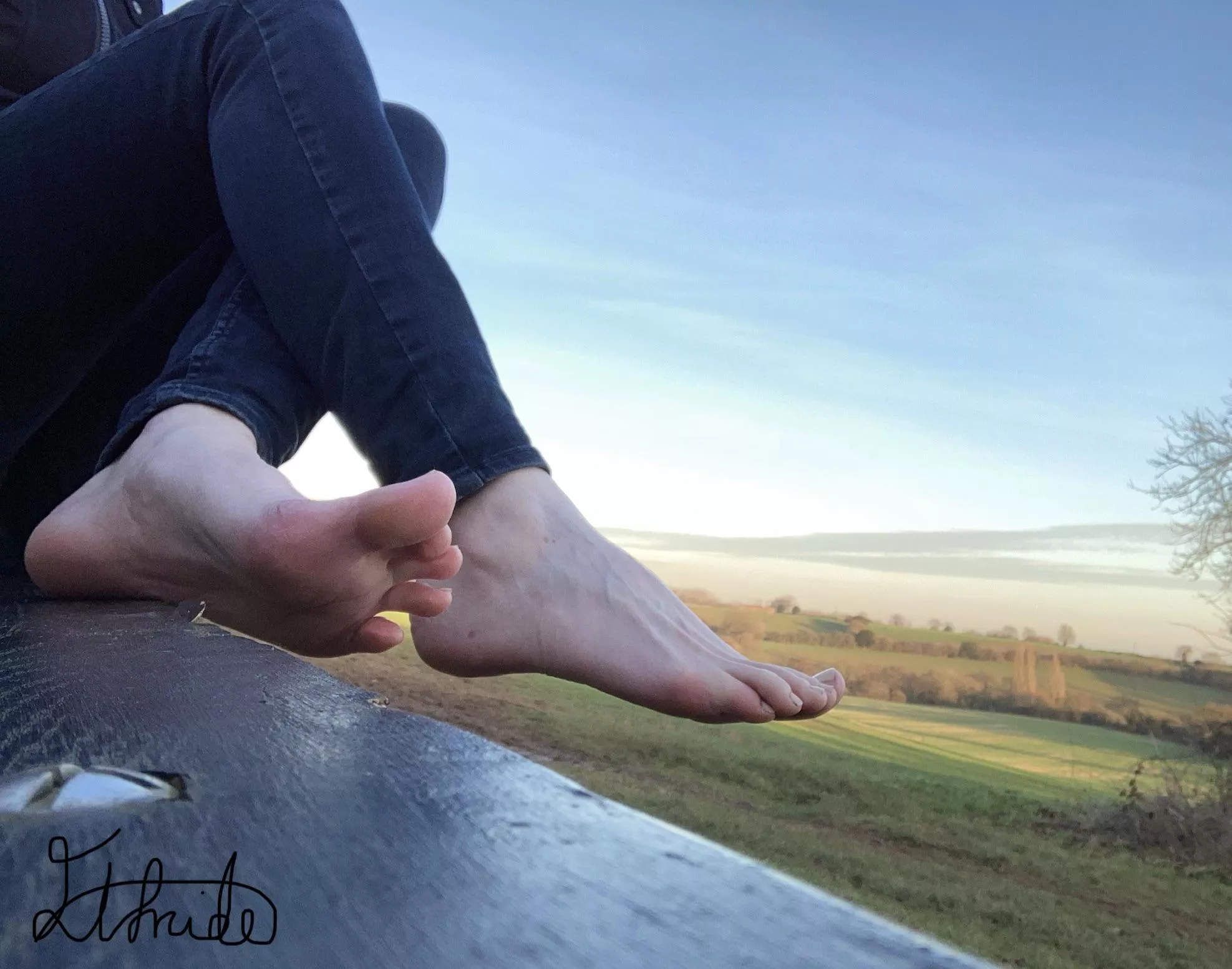 Blue skies and bare feet, would you look?