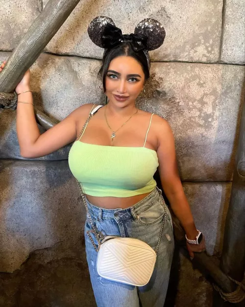 Busty Minnie