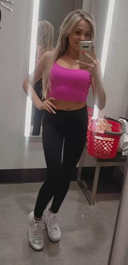 changing room selfie