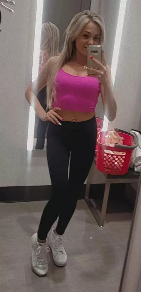 changing room selfie