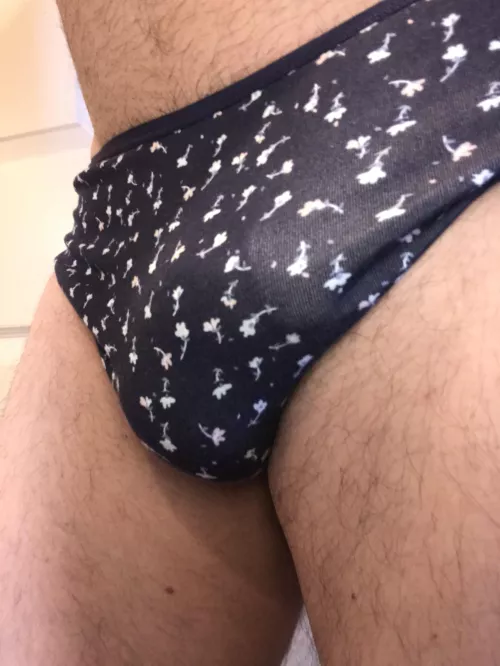 Dark blue with little flowers, my choice today! Do you like?