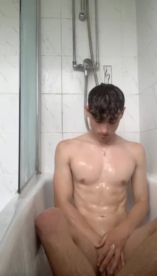 Do I look like the guy from spiderman?💪🏻 😎👀