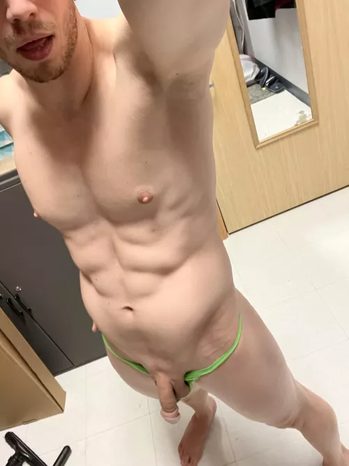 Done with work, quick photo 😘