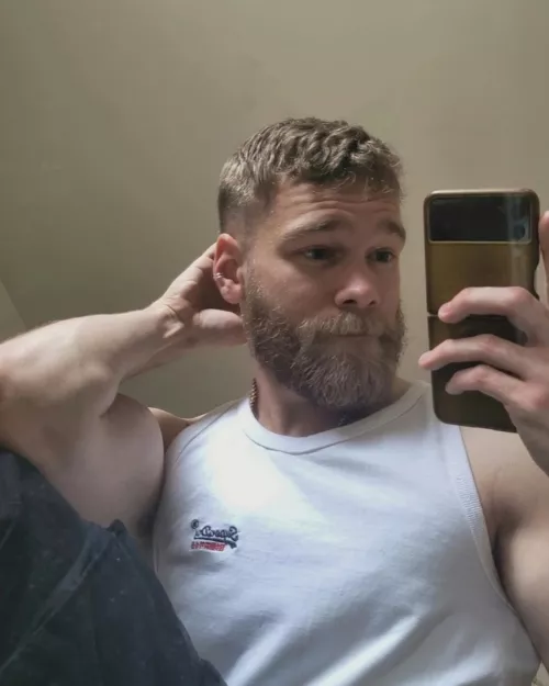 Feel like you guys enjoy beards on here