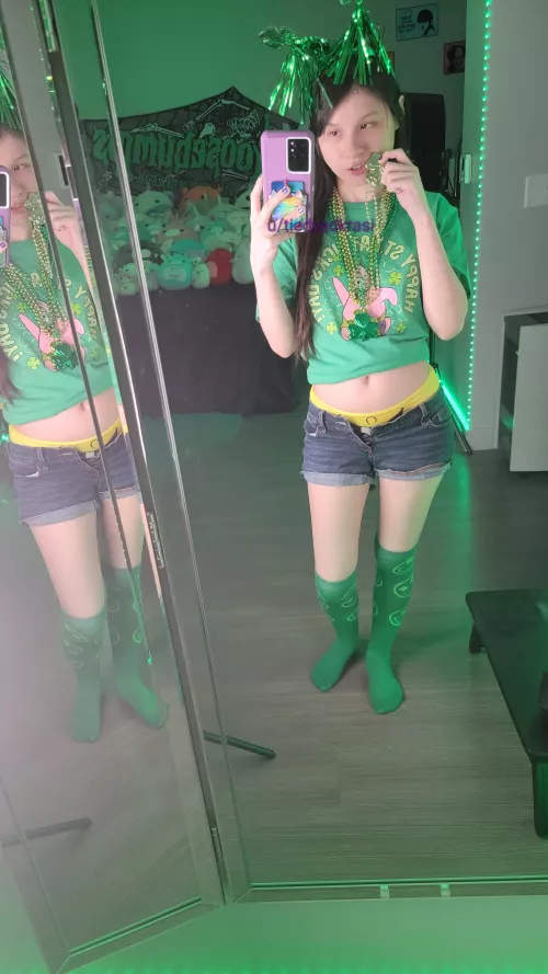 [F]eeling awfully in the holiday spirit, but maybe because the green reminds me of Monster Blood from Goosebumps