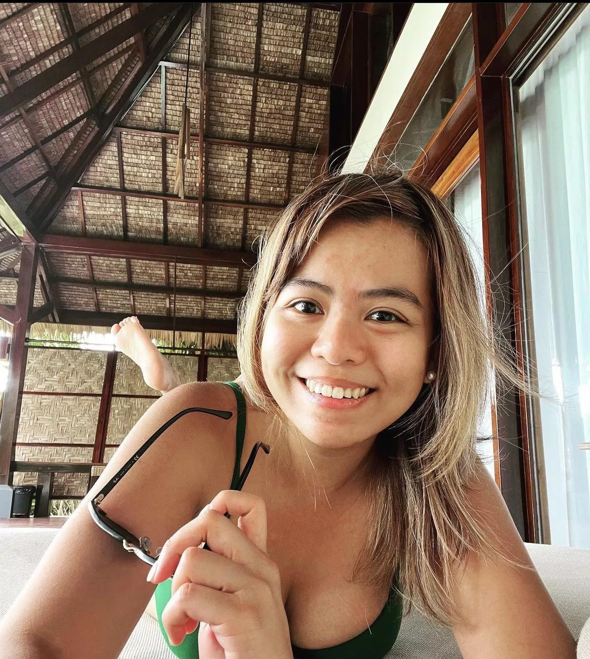 Filipina showing off. Wwyd?