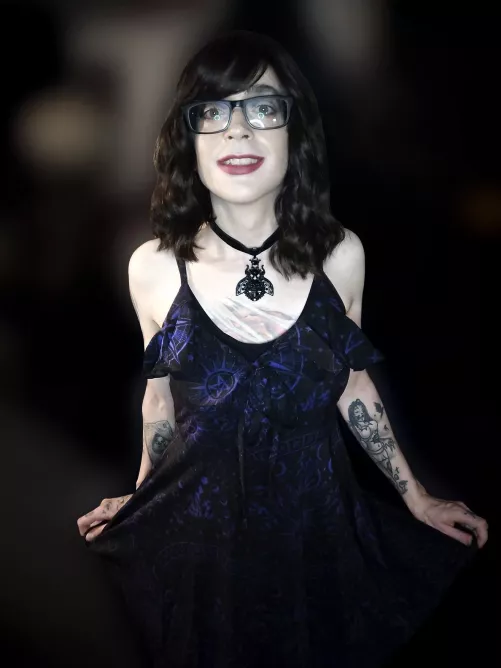 Got a new dress yesterday and I love it! :) I definitely want something a bit more colorful next. Only BG edited.
