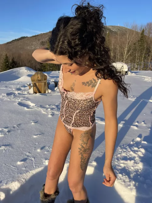 Had to let the curls run a little wild during my snowy adventure today ❄️ f23