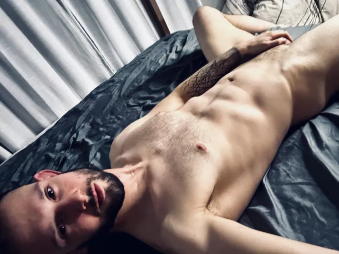 Happy Monday. Come to bed and I’ll take your stress away. (M)(31)