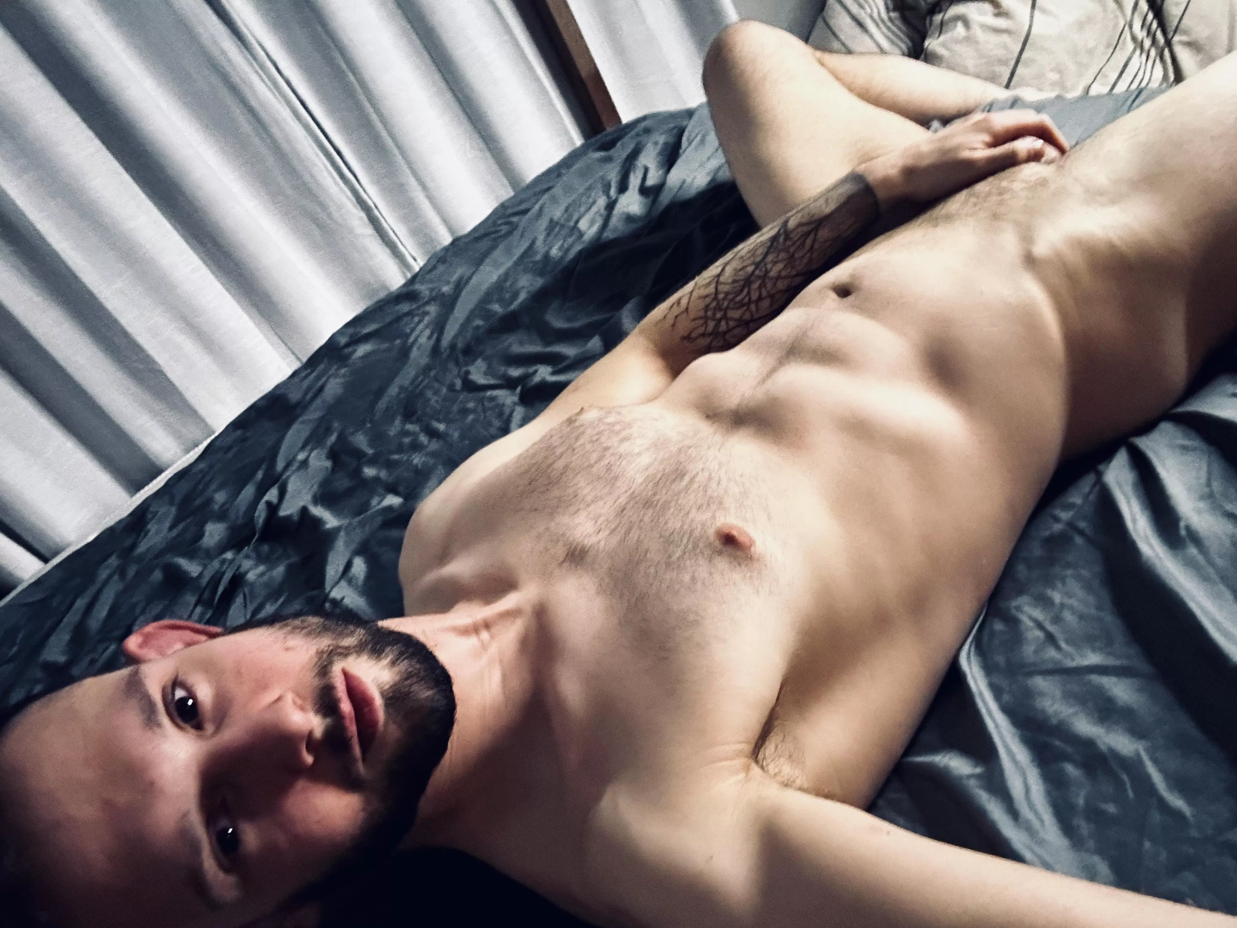 Happy Monday. Come to bed and I’ll take your stress away. (M)(31)