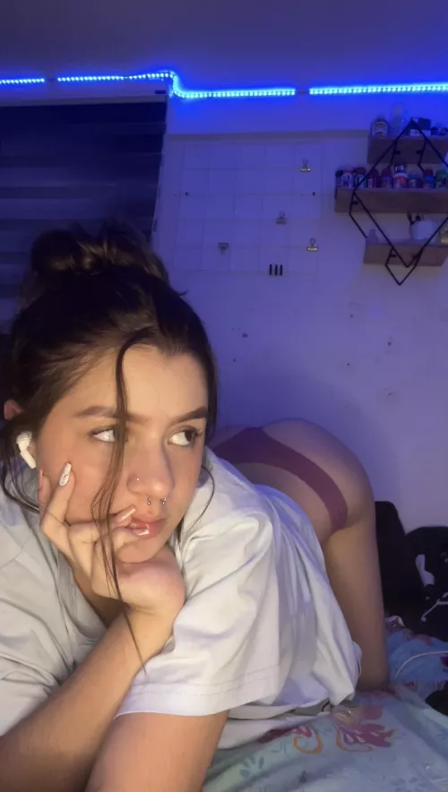 Hey daddy, wanna cum with me? 😋