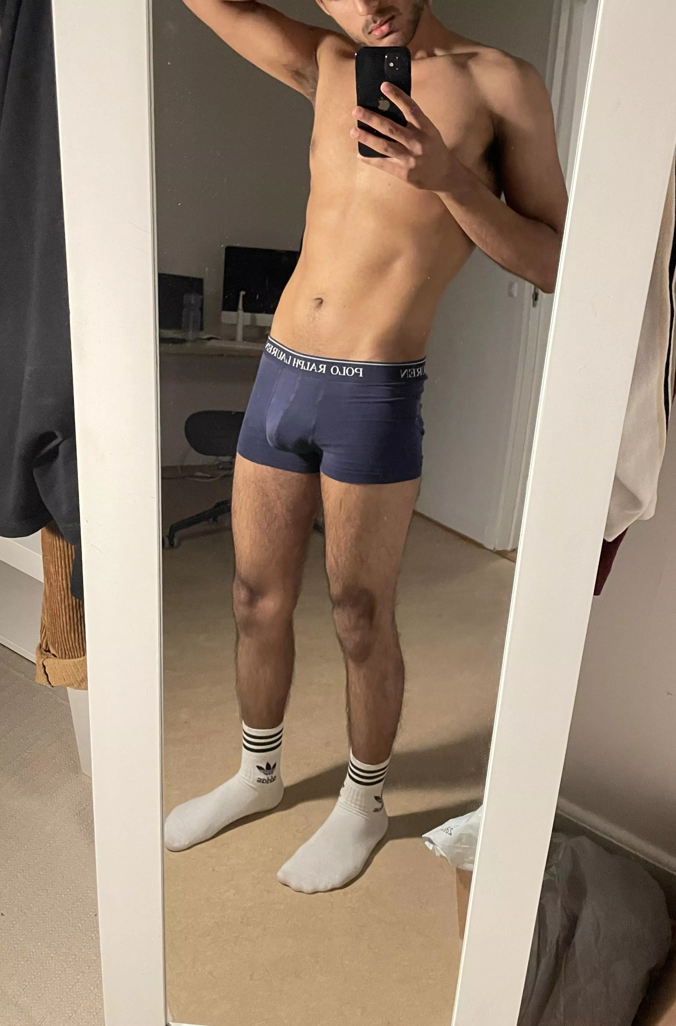 Hit me up for snap ;) 22 m slimfit guy