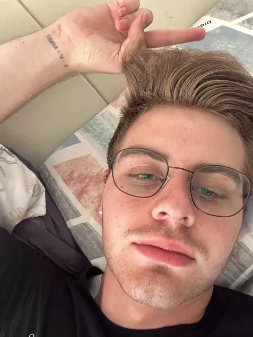 I got glasses and I kind of like them😳 Thoughts?