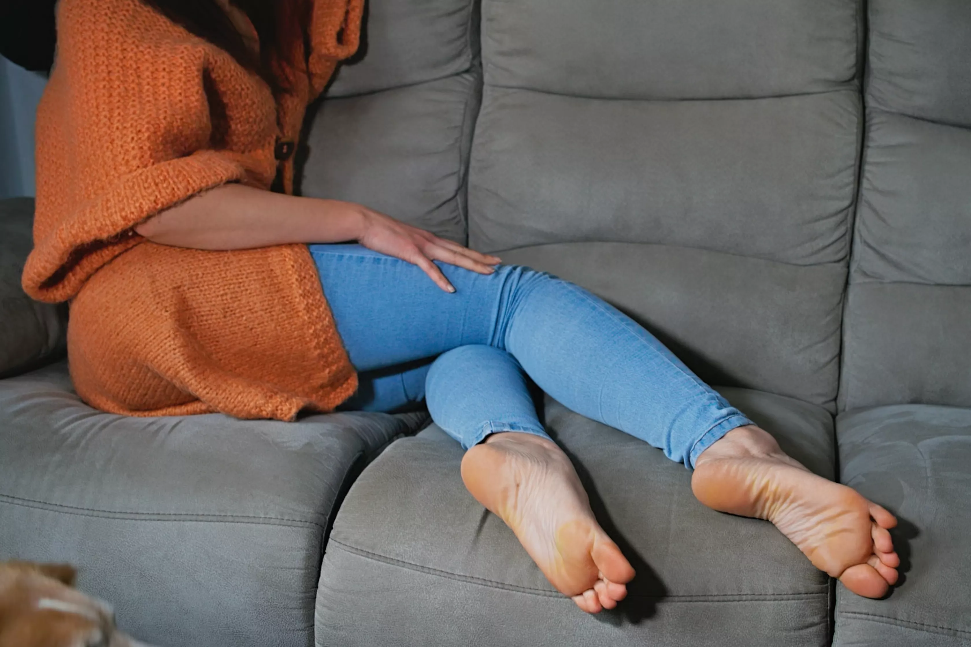 I love to cuddle my pet with my feet...any volunteer?! ❤️