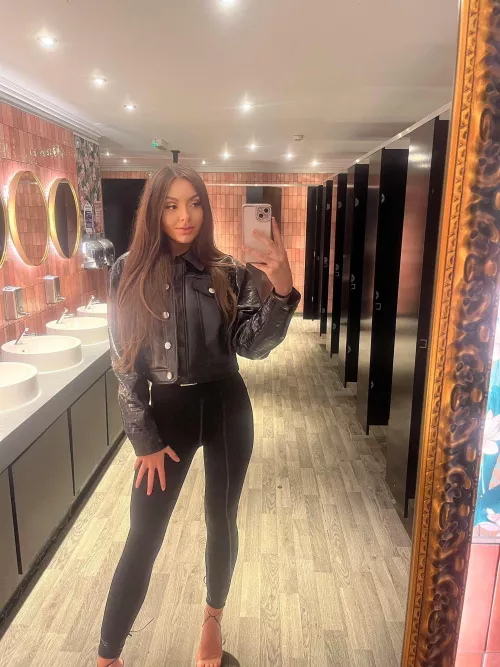 I wish you could you see what’s underneath my jacket 😫🙈