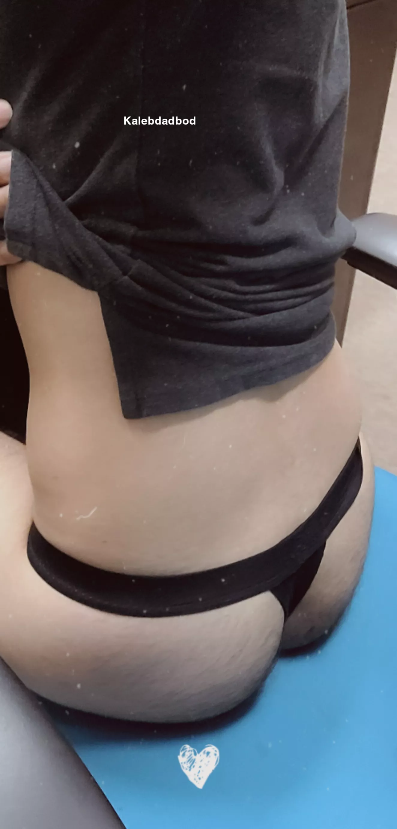 I'm showing some thong today at work.