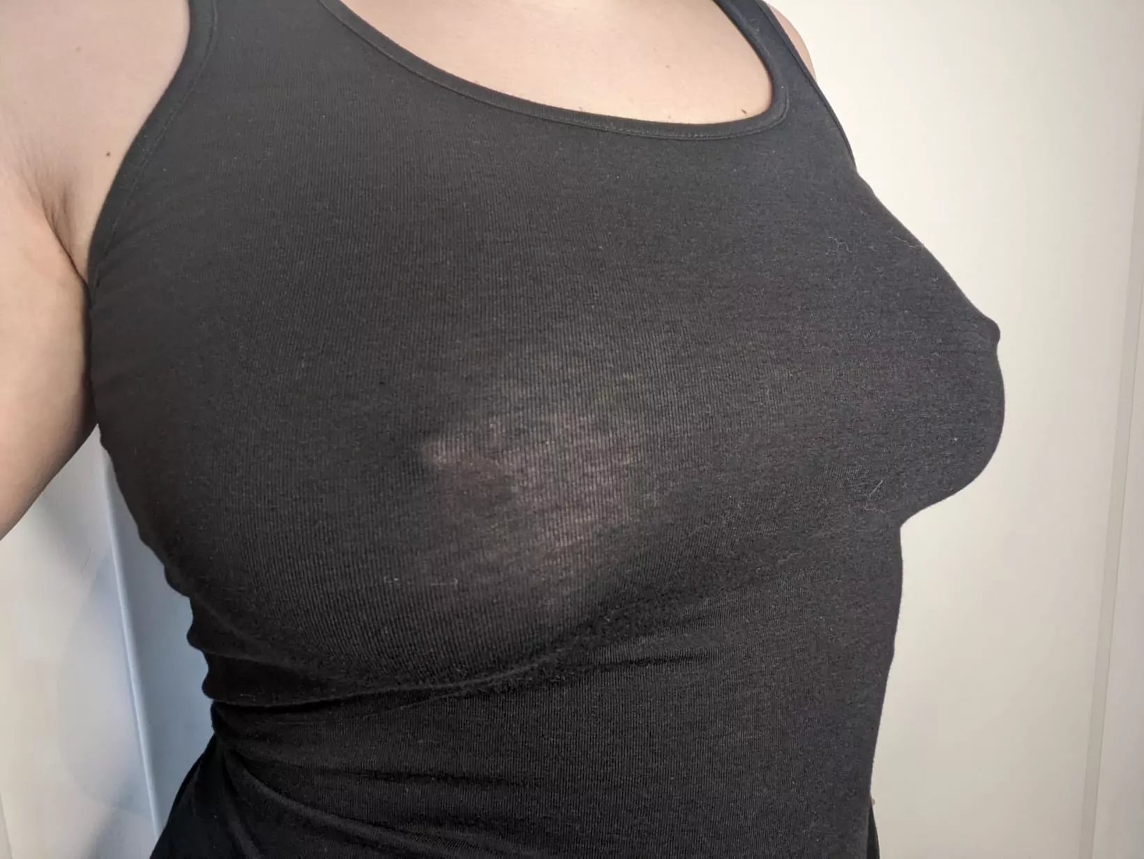 is this top okay without a bra?