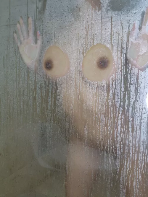 Just trying that boobs in glass thing 😅