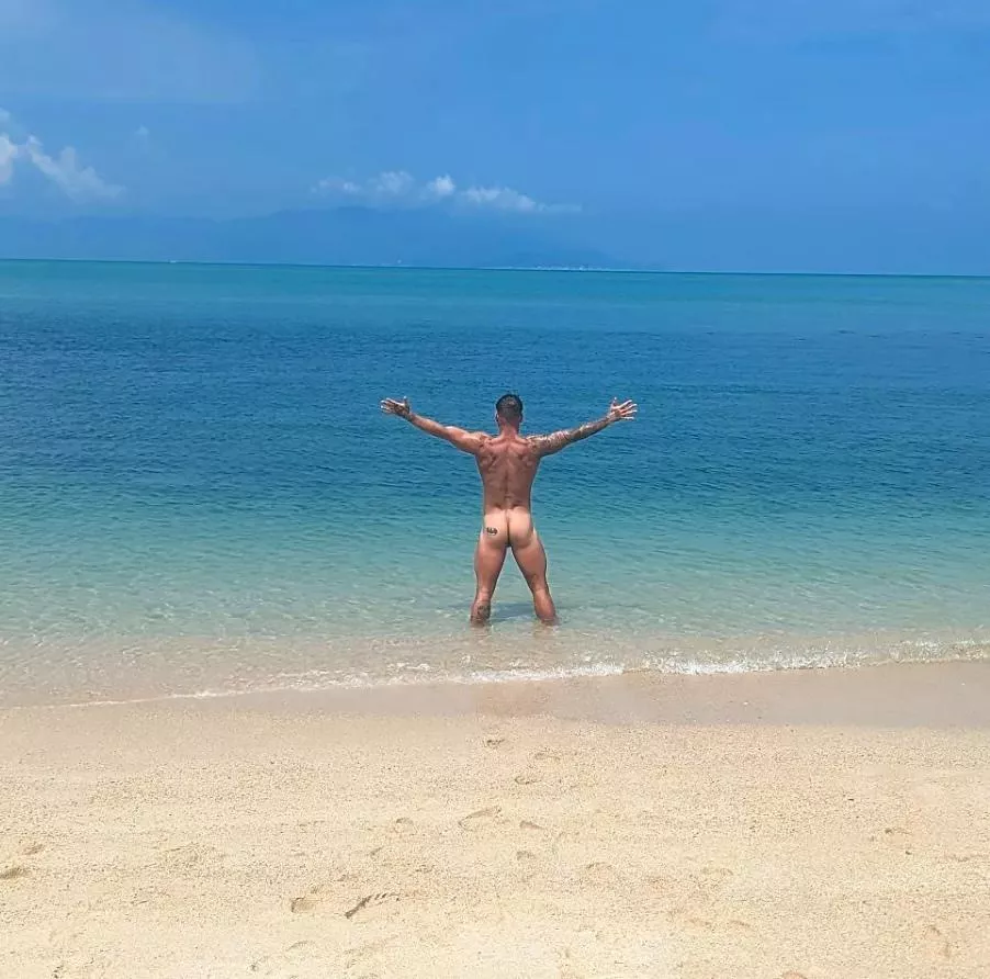 Letting it all hang out baby