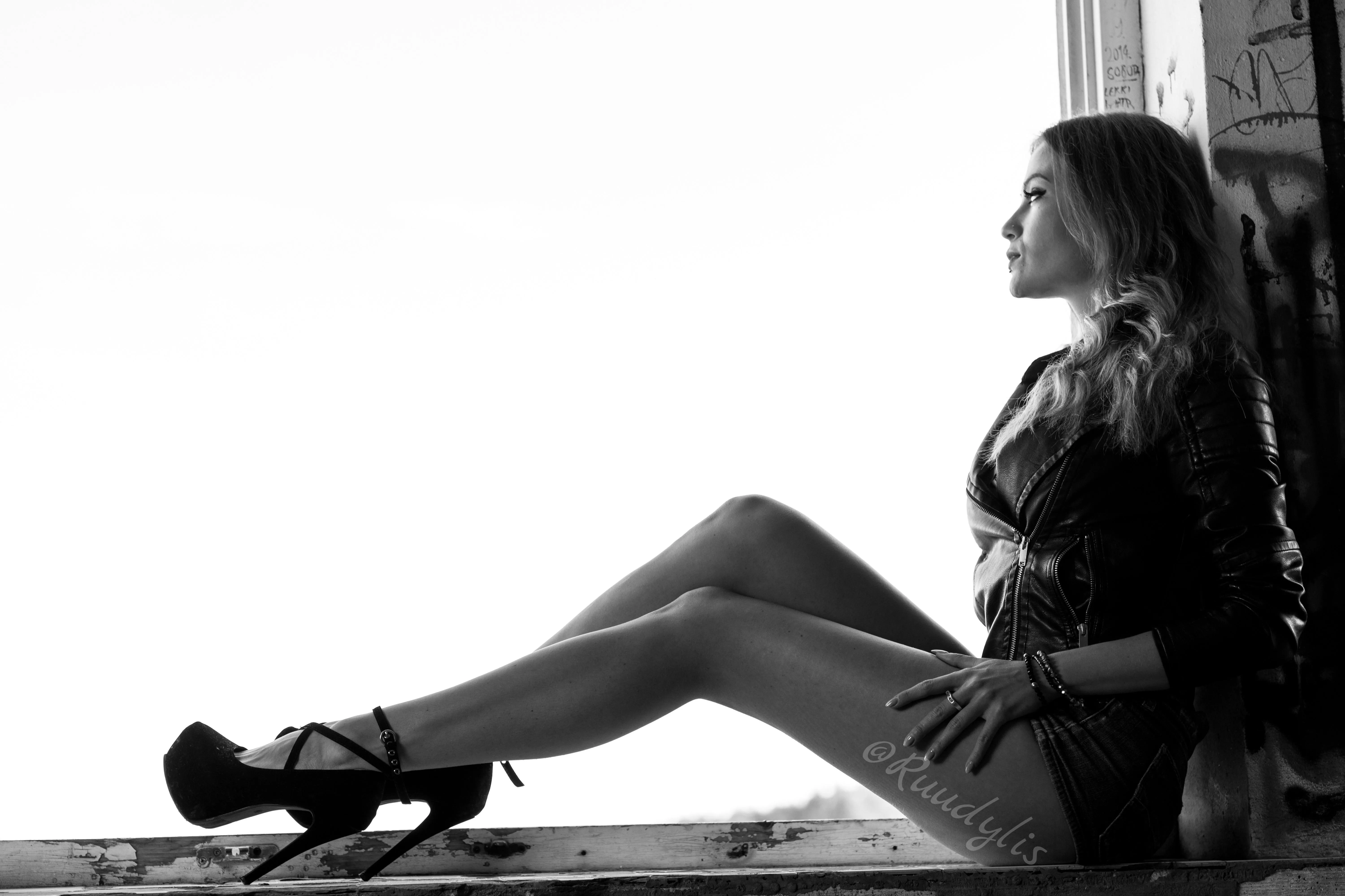 Little throw back to a photoshoot I had about 3 years ago. Legs still long 🥰