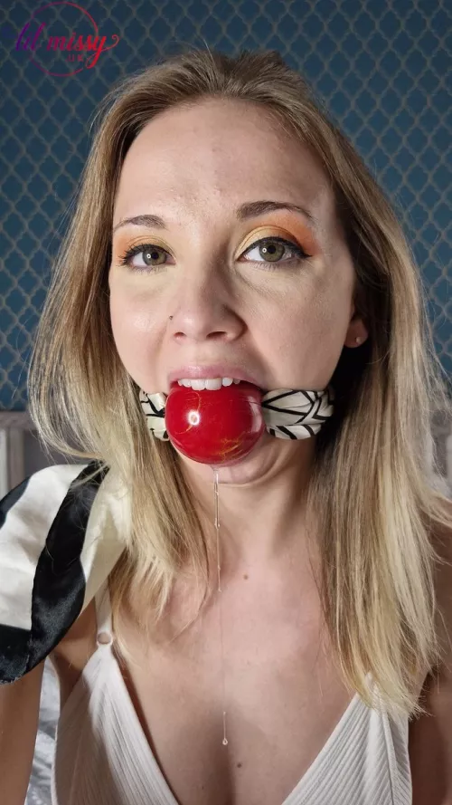 Love the oversized gag