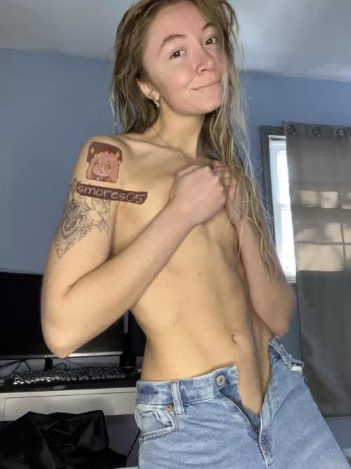 Low cut for the tummy shows