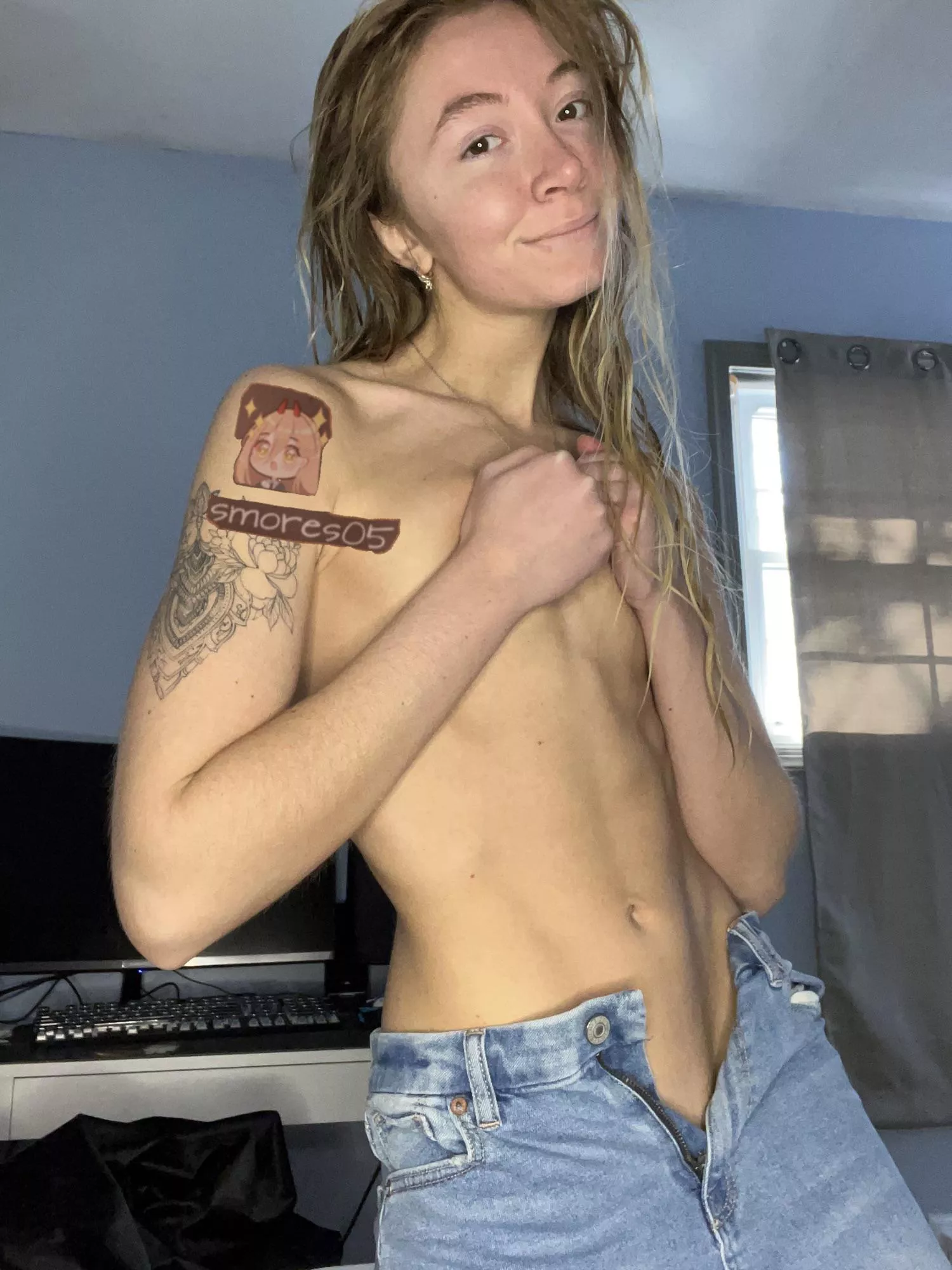 Low cut for the tummy shows