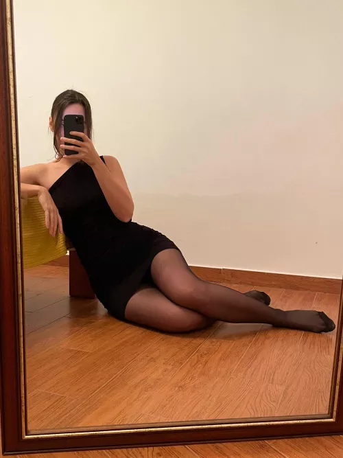 Mirror, mirror on the wall, who is the fairest of them all? 😈