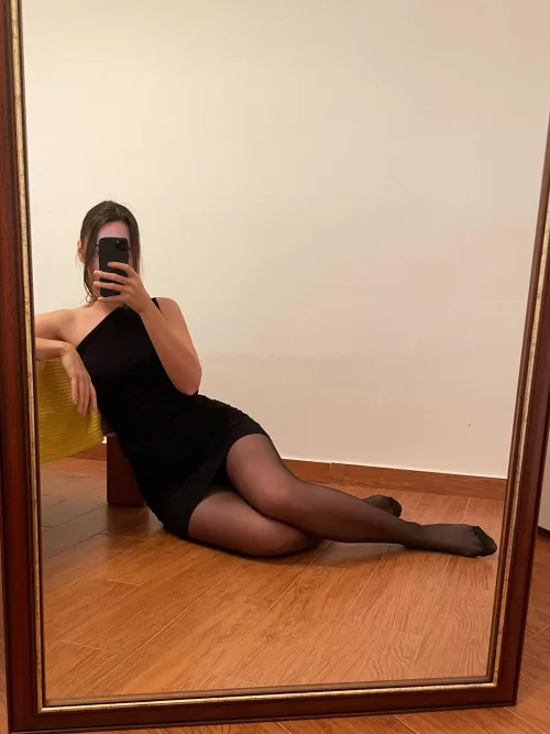 Mirror, mirror on the wall, who is the fairest of them all? 🤔