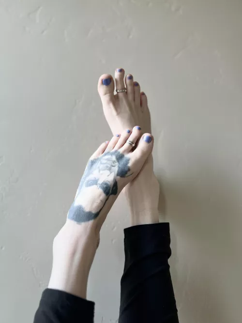 Mwahaha, you want to suck my toes 🧛🏻‍♀️