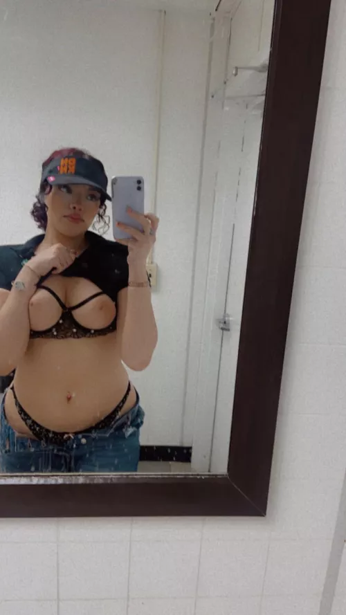 My hips are wide and my pussy is ready to be filled 😚