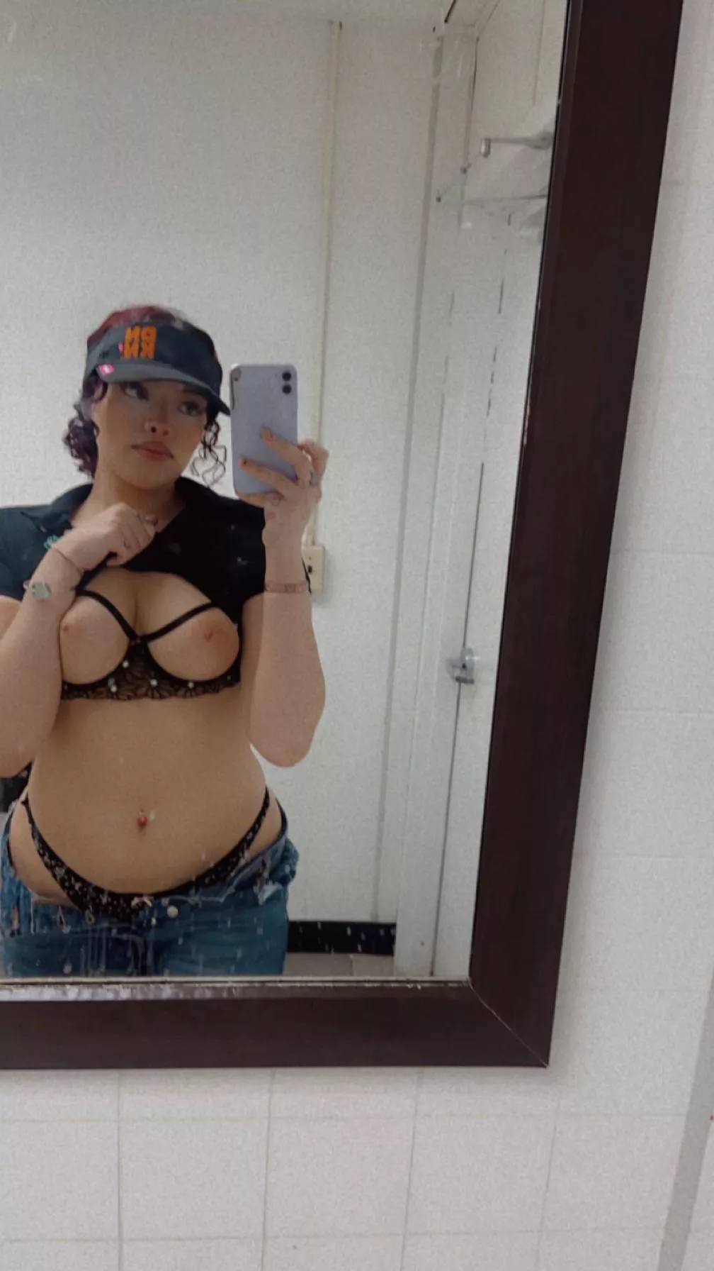 My hips are wide and my pussy is ready to be filled 😚