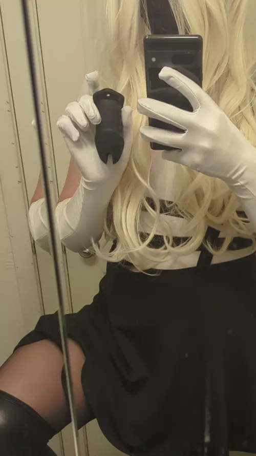 Obedient boys are my favorite boys 😸 now pull your pants down.