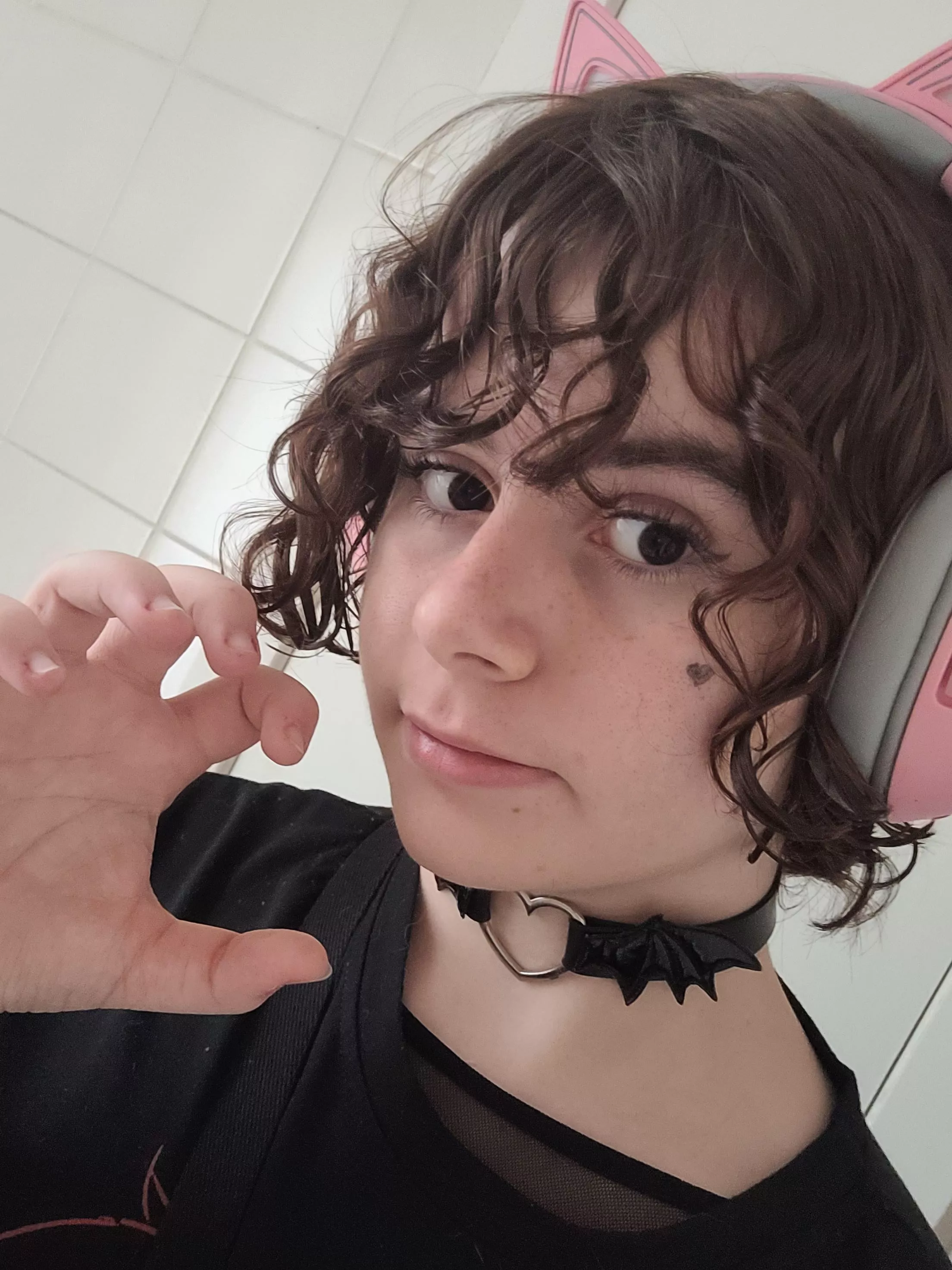 pinch my chuuby cheeks? :3